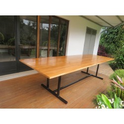 Table cryptoméria