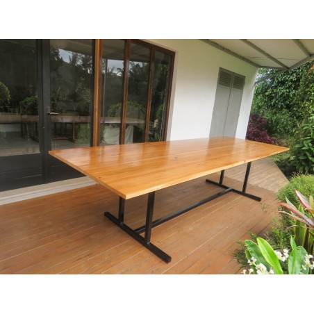 Table cryptoméria